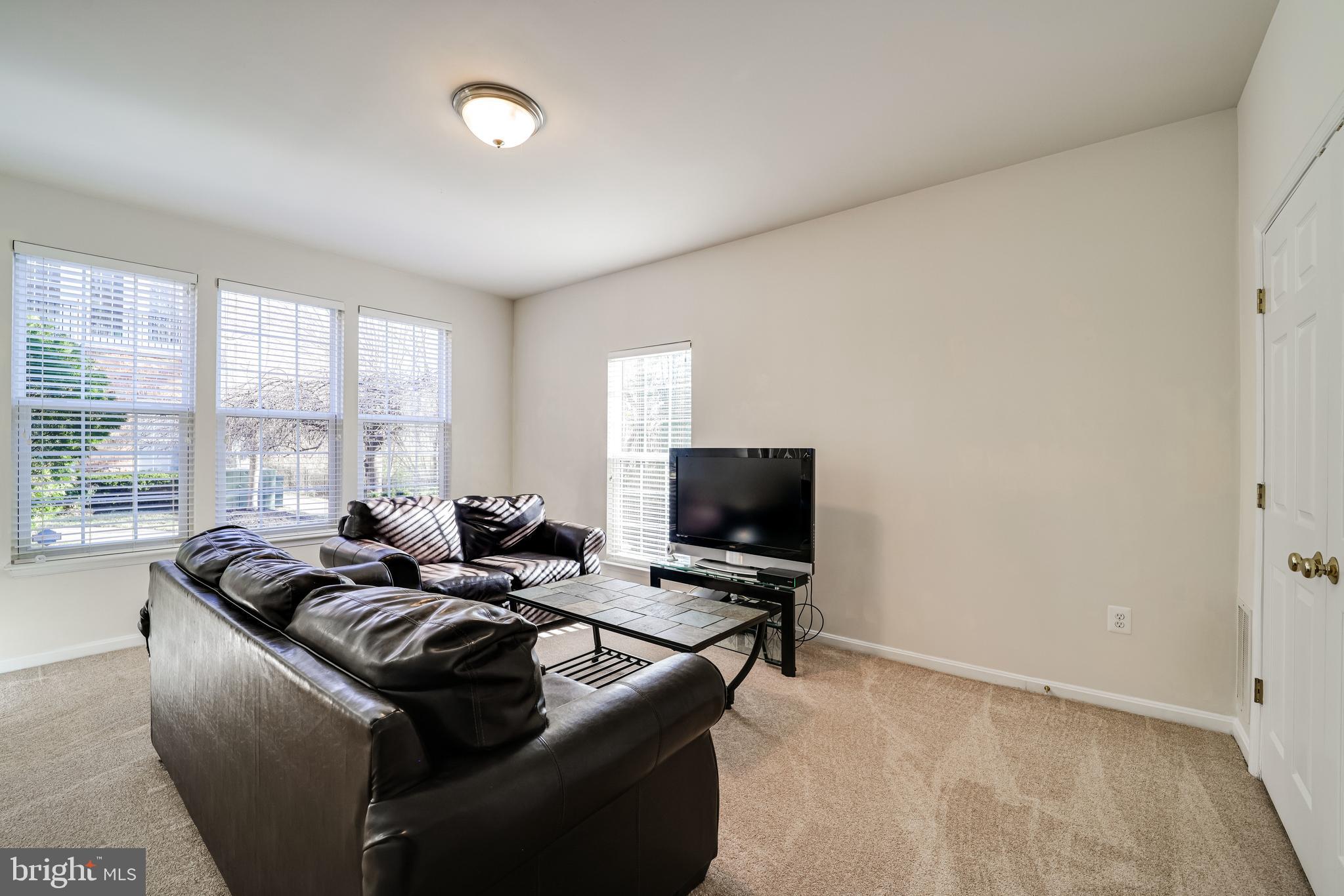 HUNTINGTON STATION - Residential