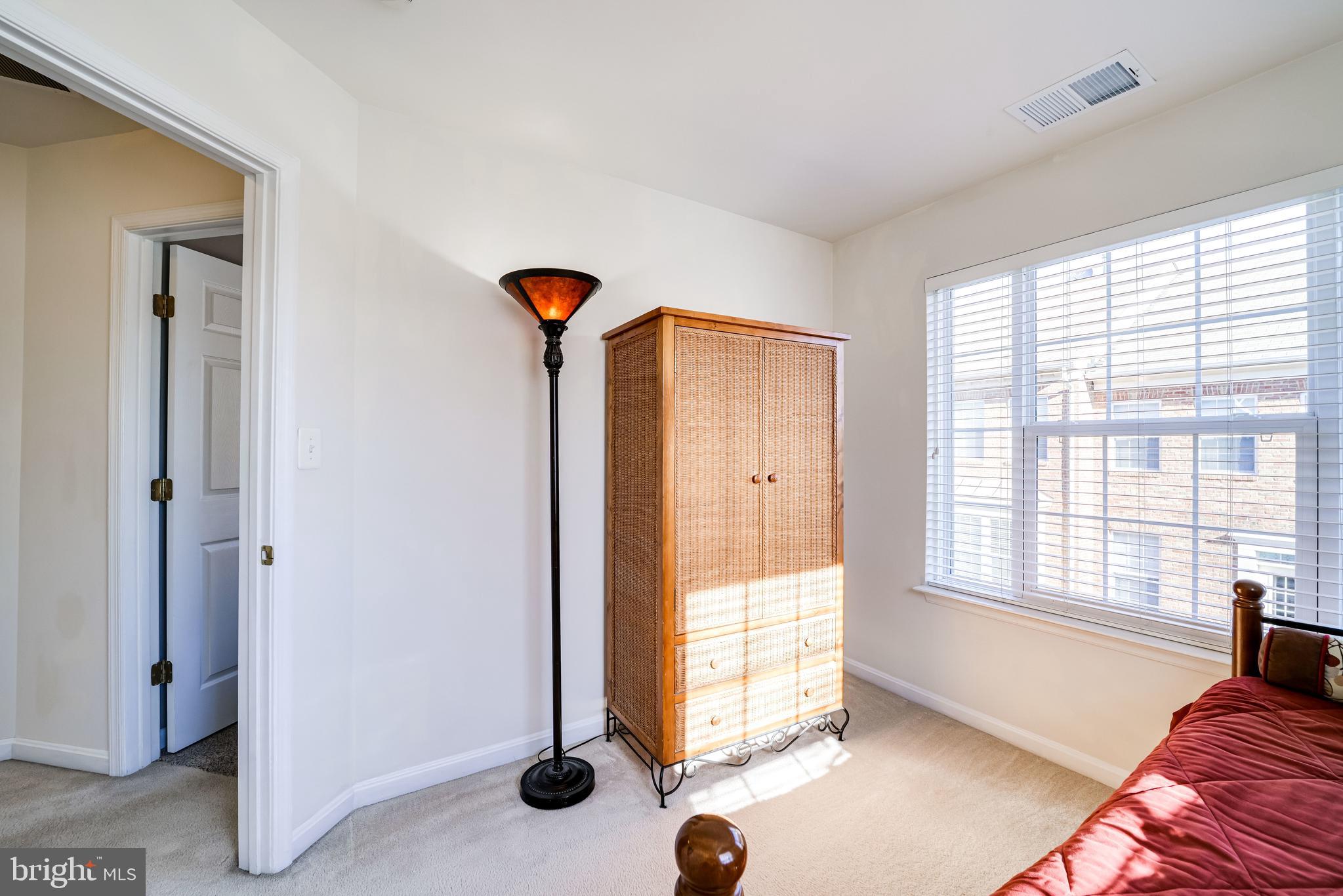 HUNTINGTON STATION - Residential