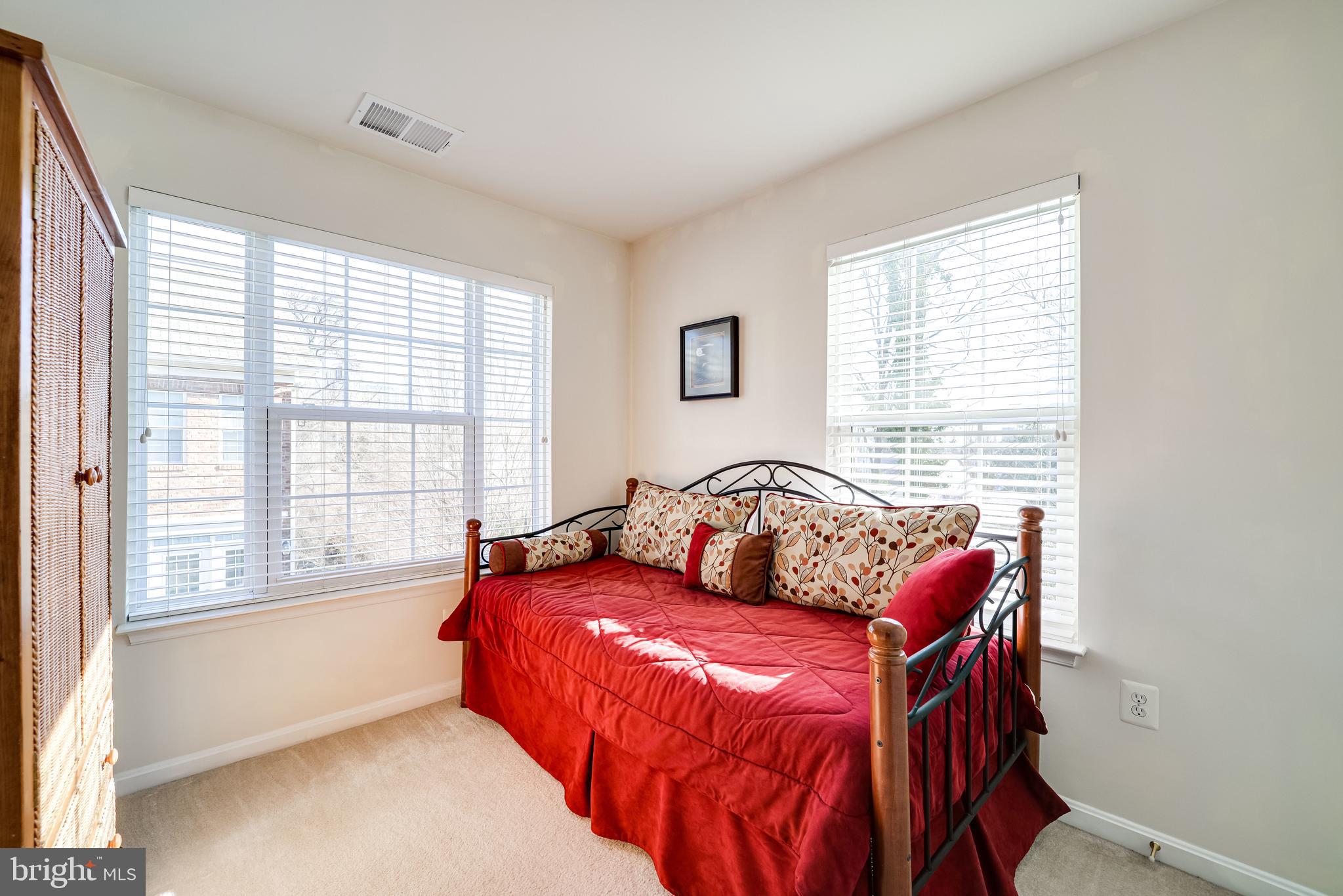 HUNTINGTON STATION - Residential