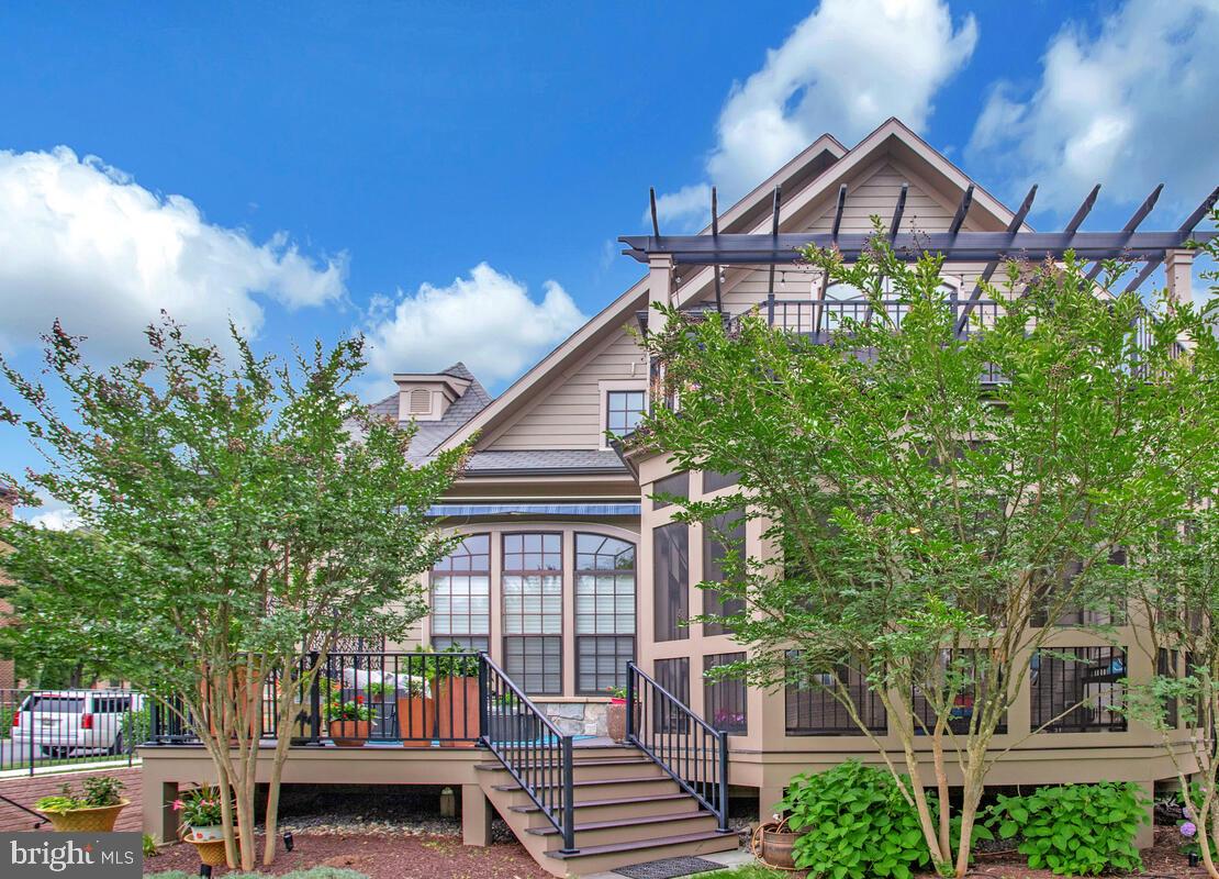 CROWN FARM - Residential