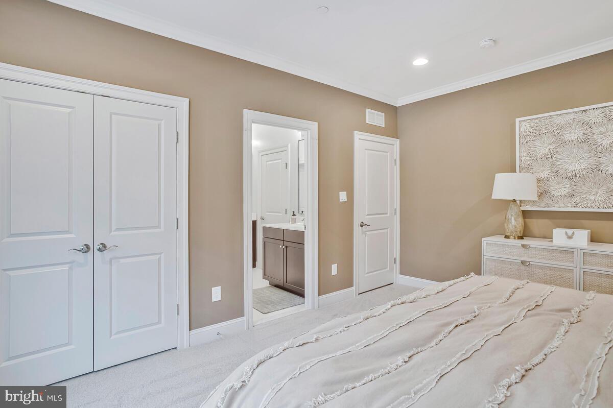 CROWN FARM - Residential