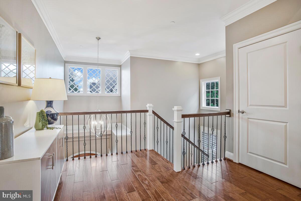 CROWN FARM - Residential