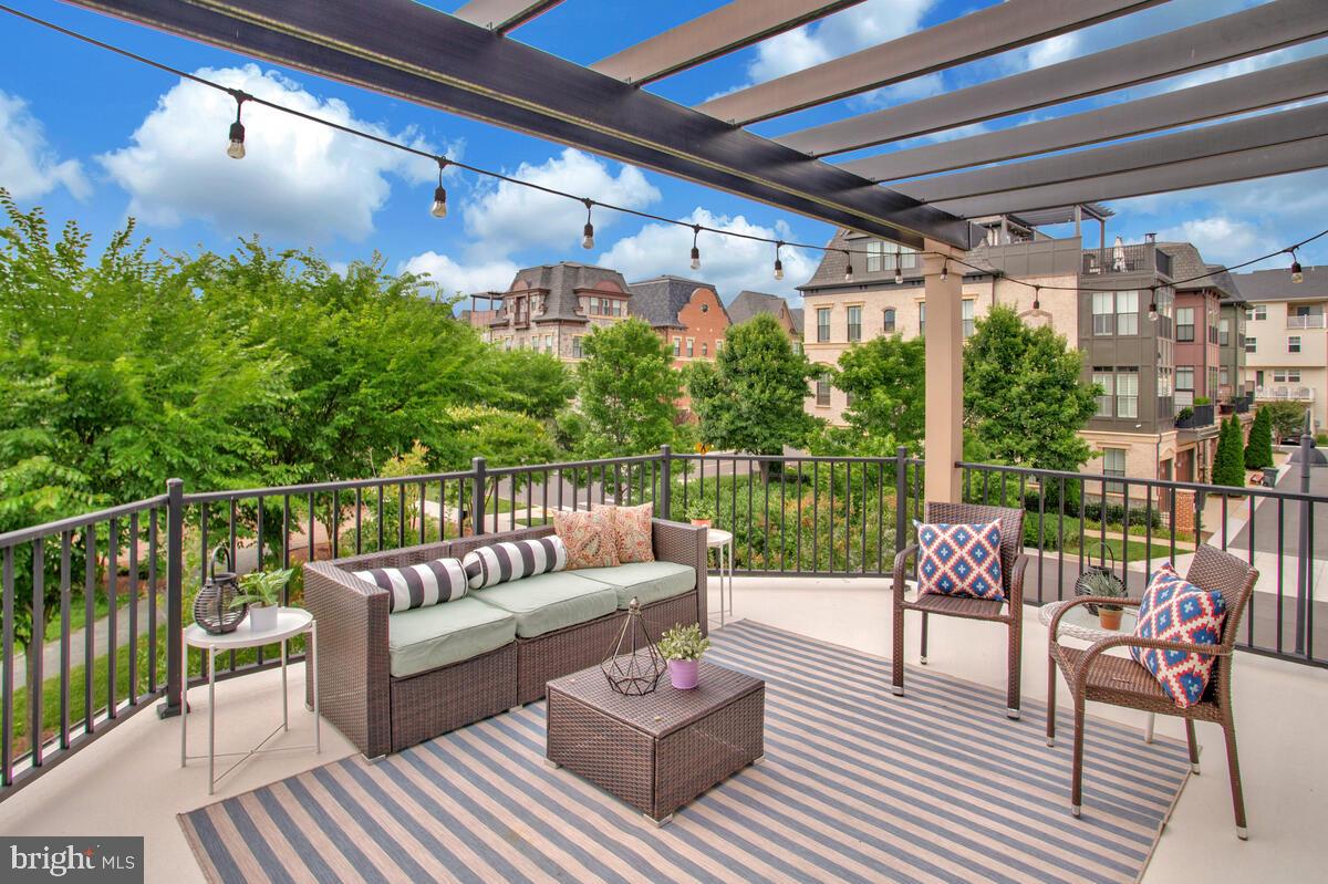 CROWN FARM - Residential