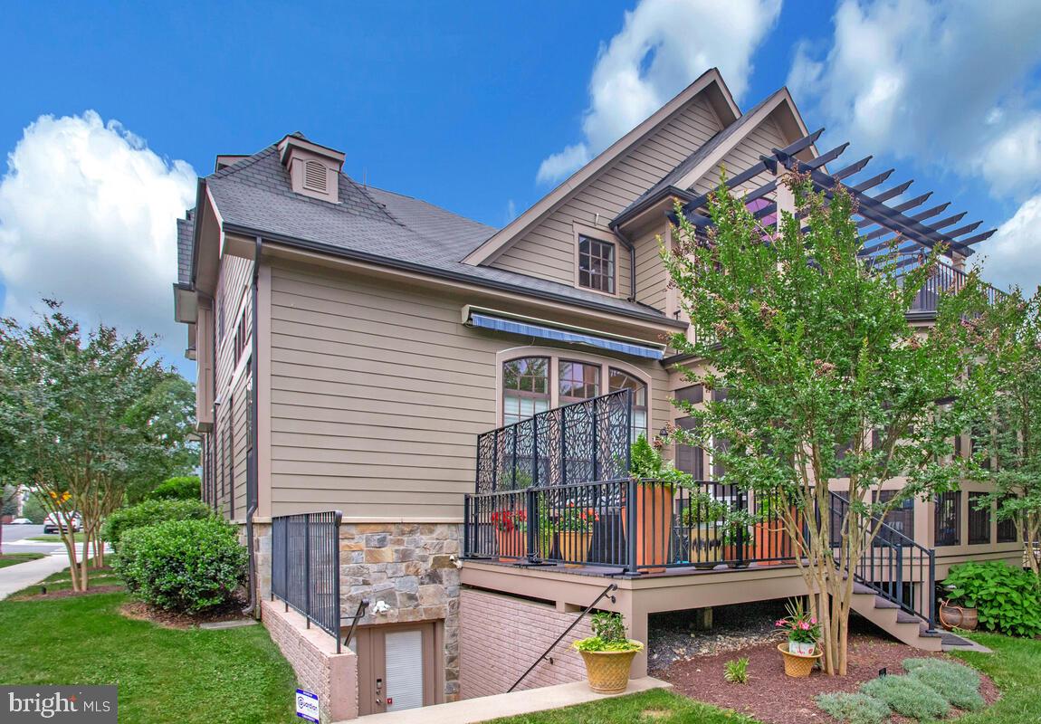 CROWN FARM - Residential