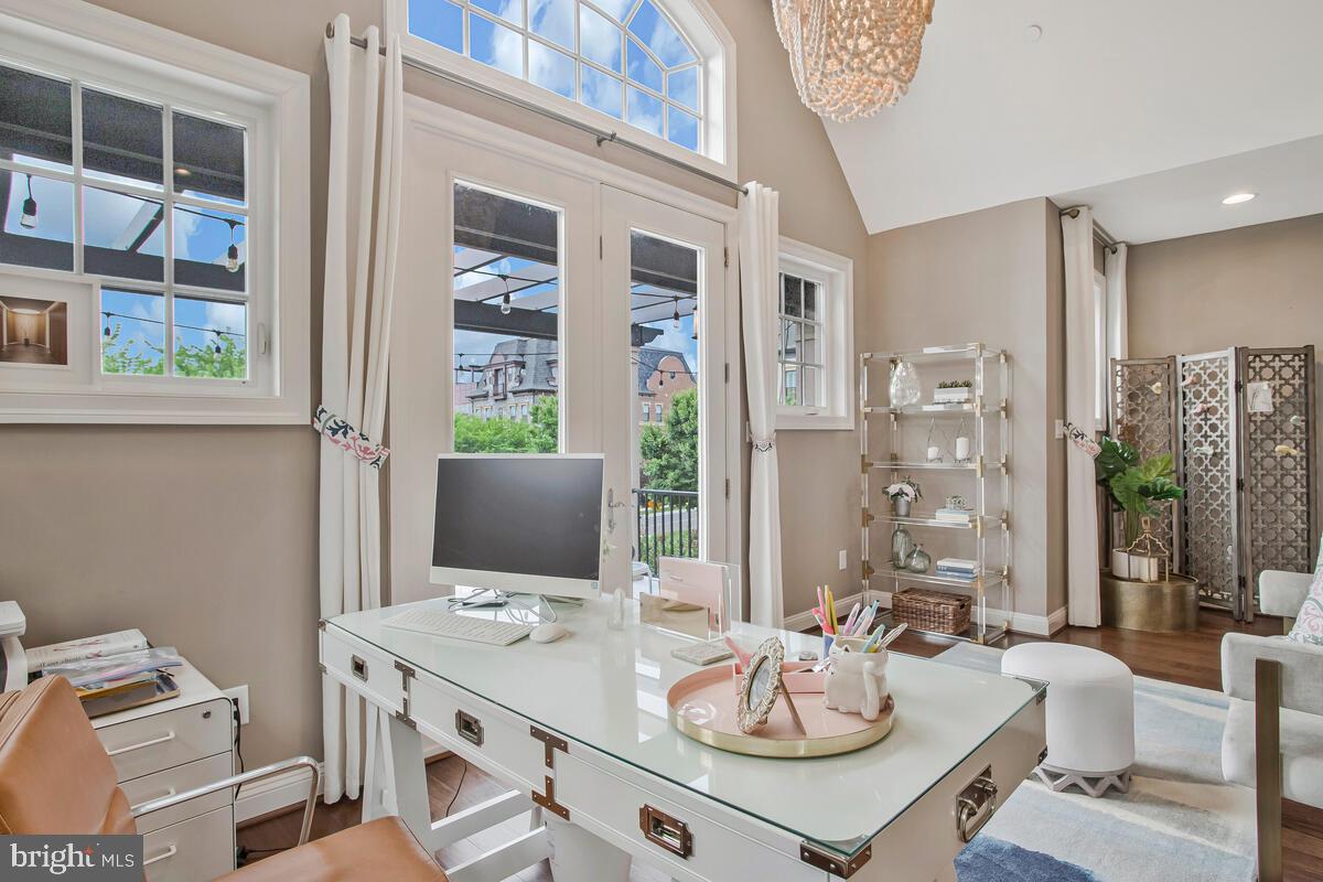 CROWN FARM - Residential