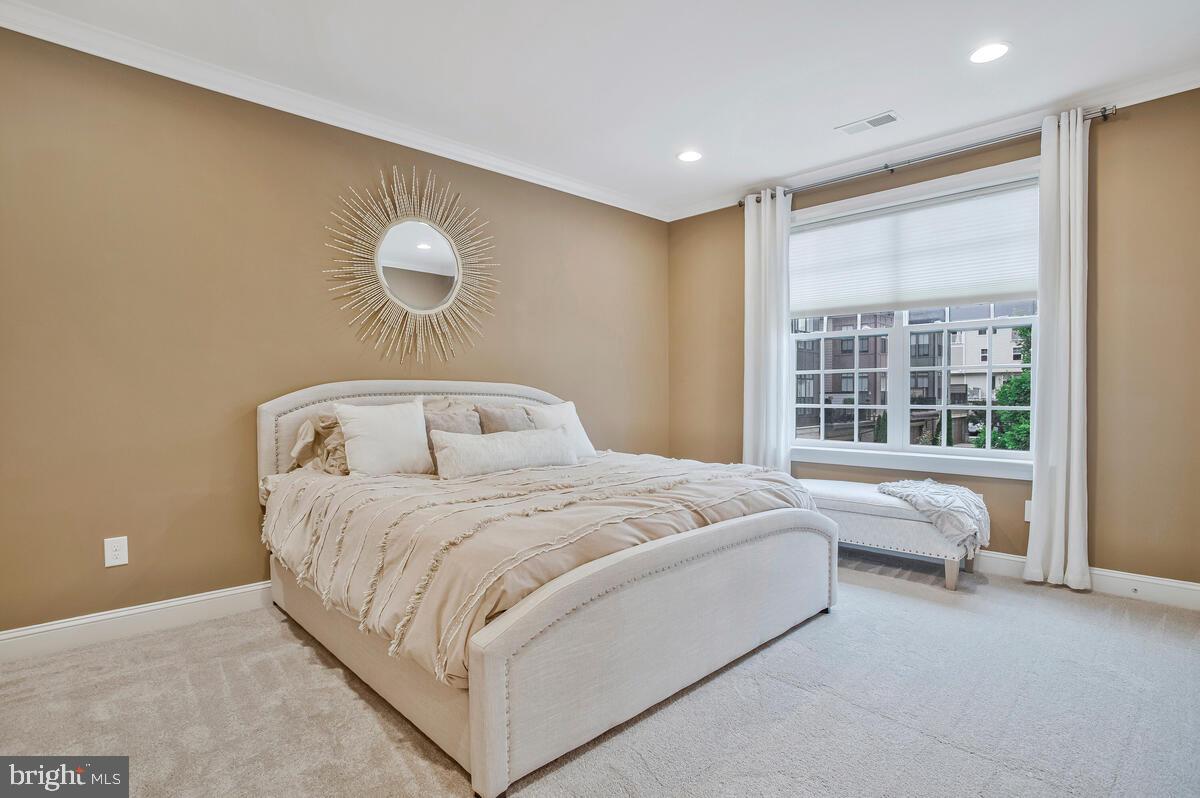 CROWN FARM - Residential