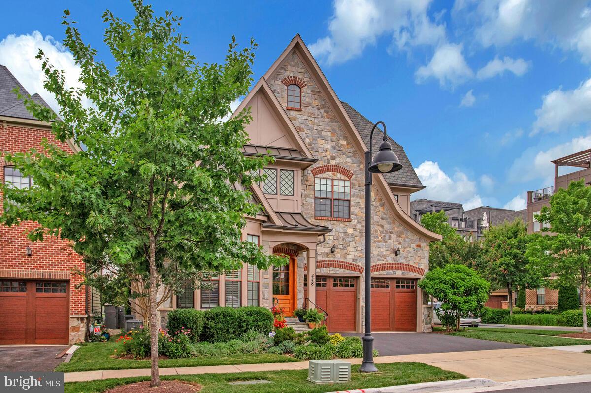 CROWN FARM - Residential