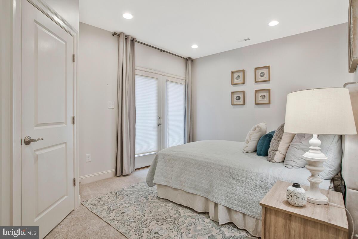 CROWN FARM - Residential