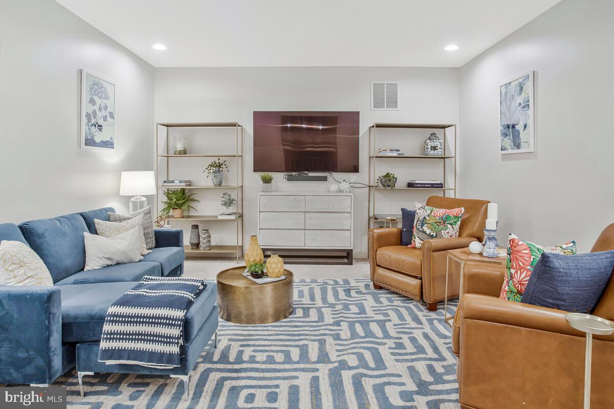 CROWN FARM - Residential