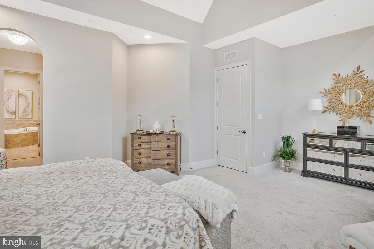 CROWN FARM - Residential