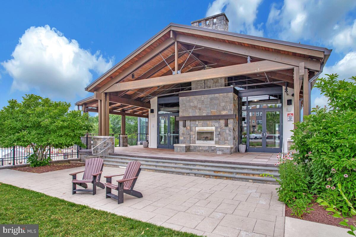 CROWN FARM - Residential