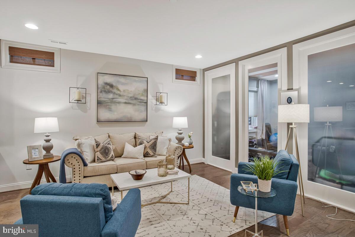 CROWN FARM - Residential