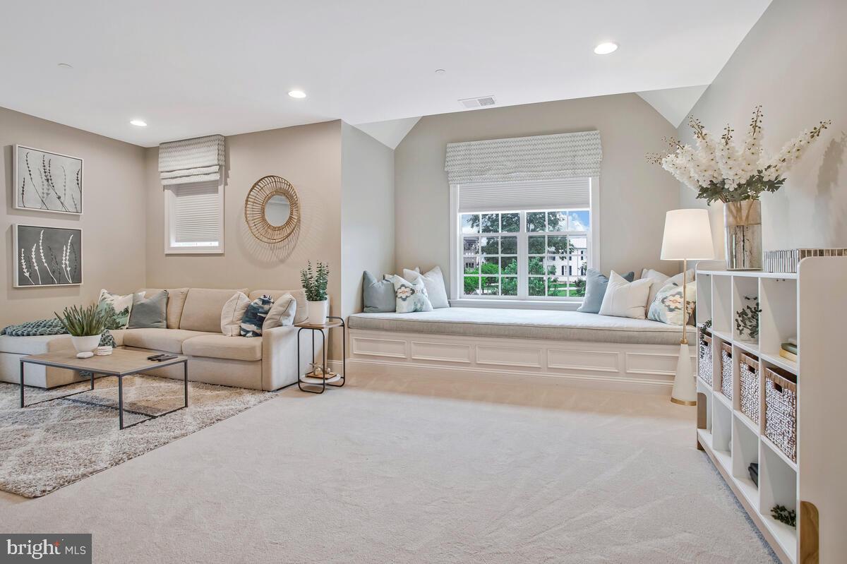 CROWN FARM - Residential