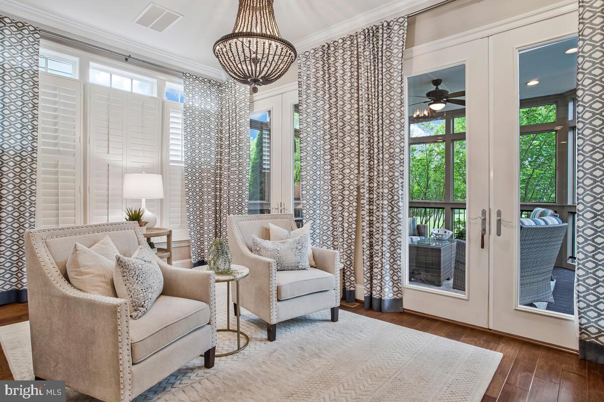 CROWN FARM - Residential