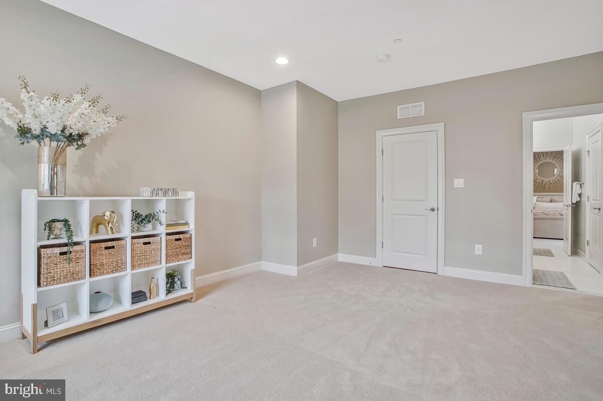 CROWN FARM - Residential