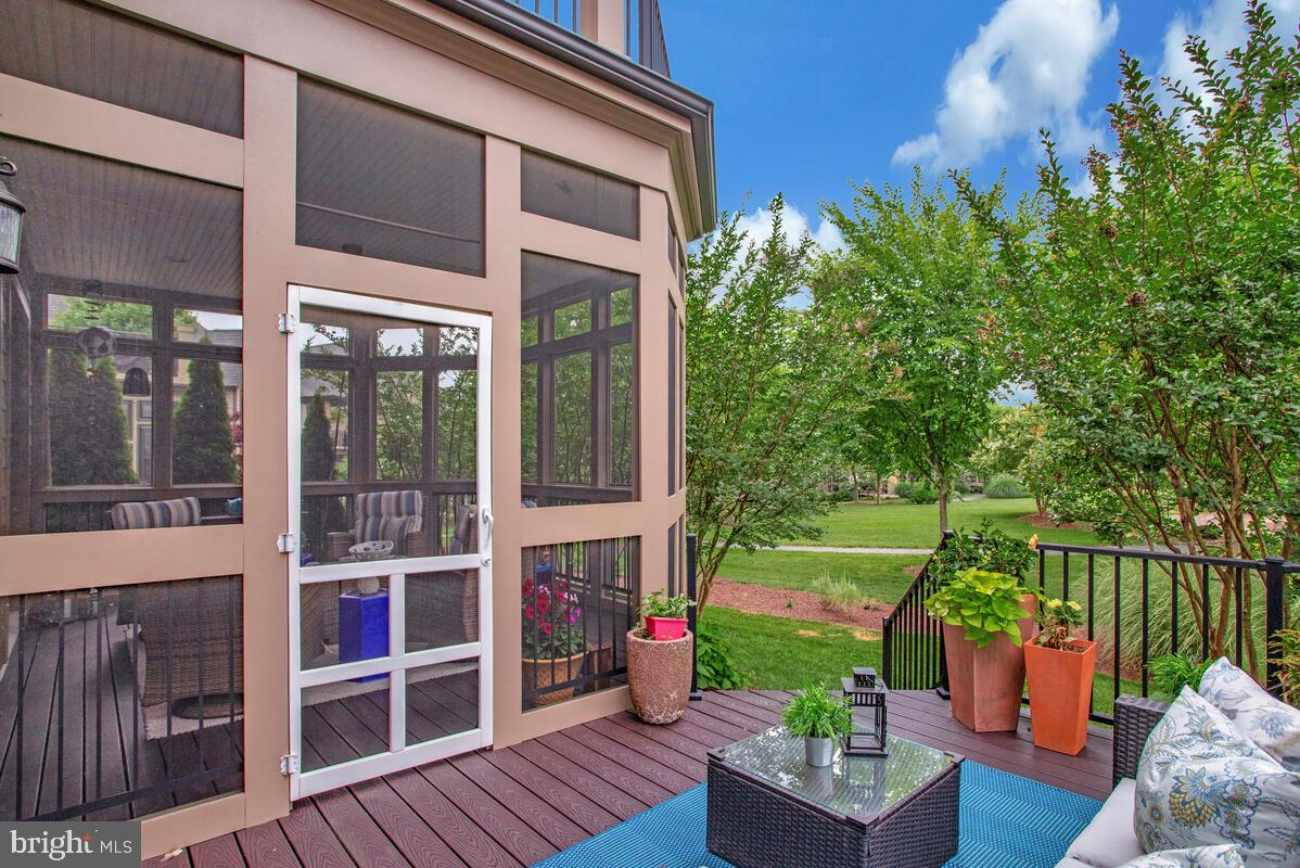 CROWN FARM - Residential