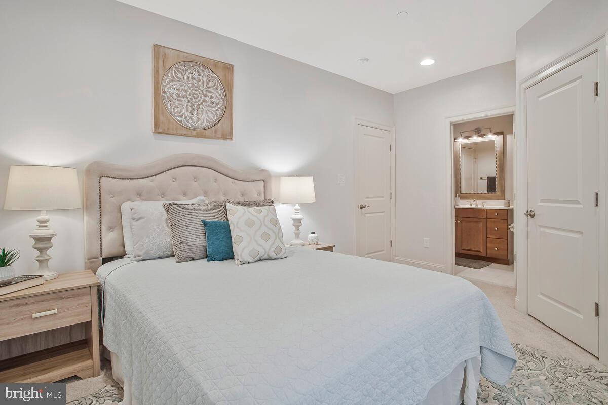 CROWN FARM - Residential