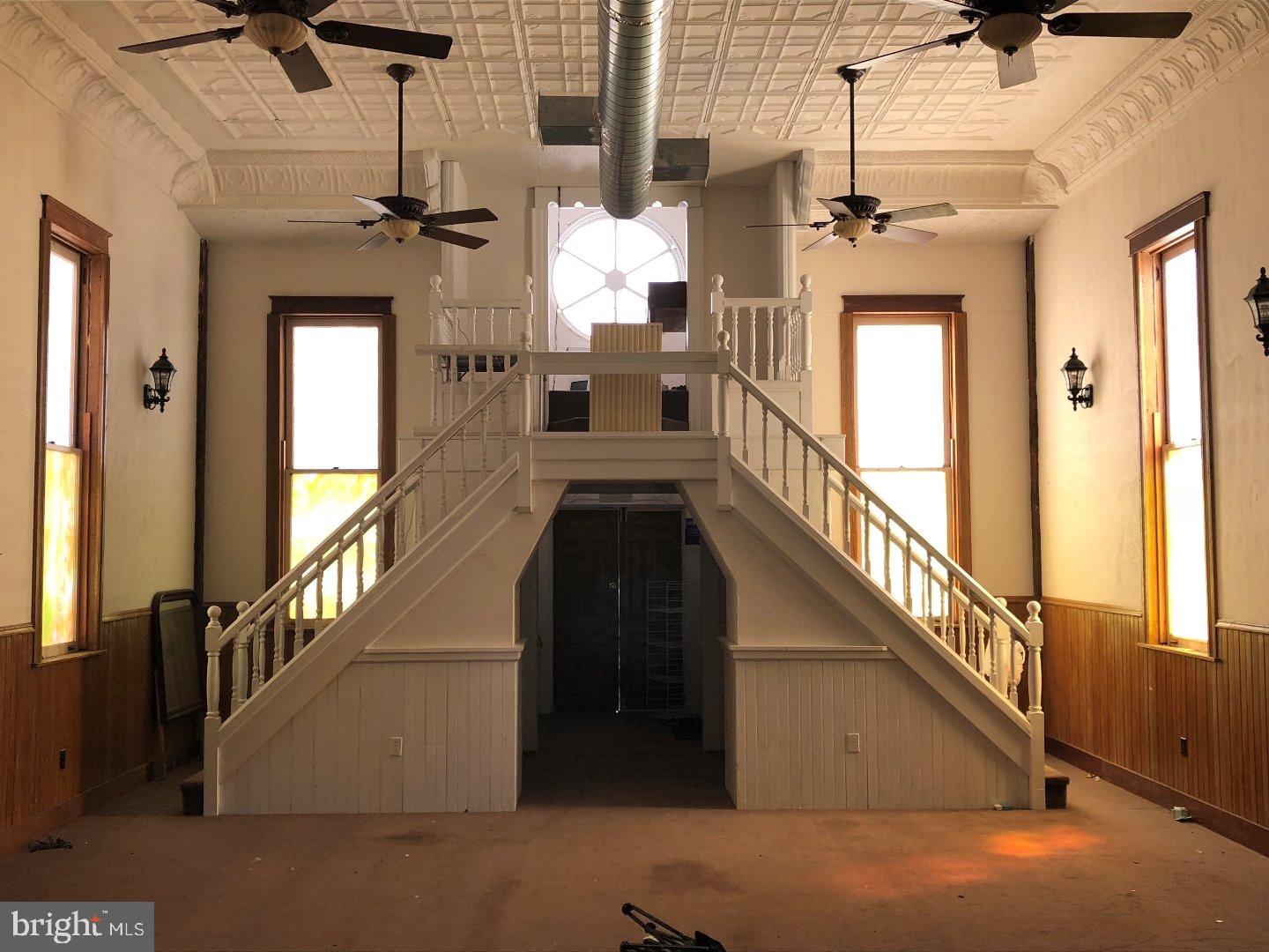 DANVILLE - Commercial Sale
