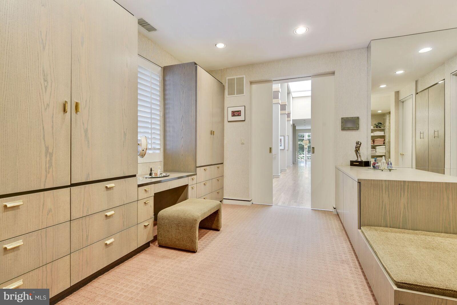 VALLEY GATE - Residential