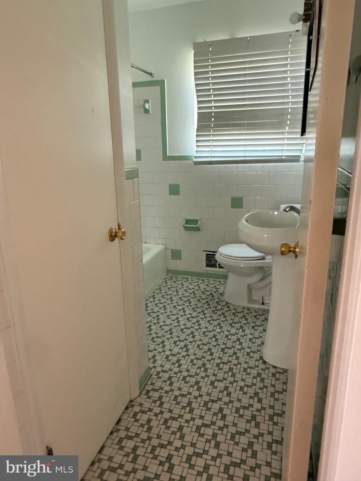 CATONSVILLE MANOR - Residential