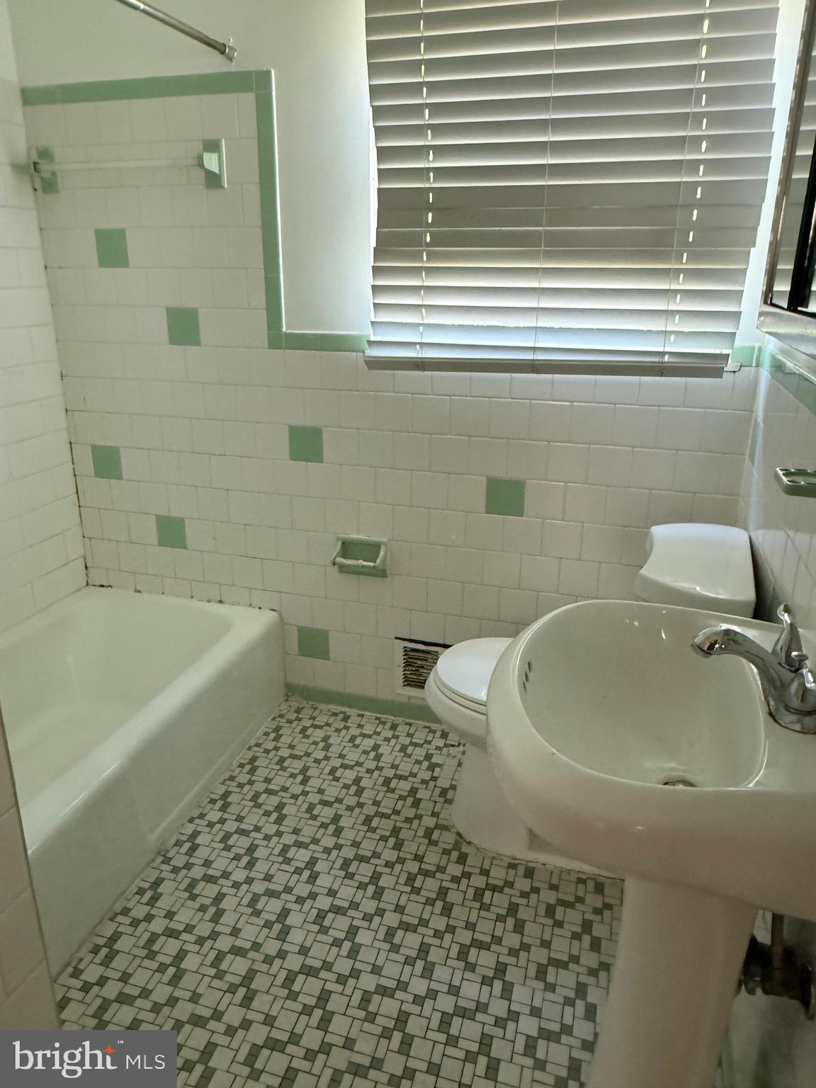 CATONSVILLE MANOR - Residential