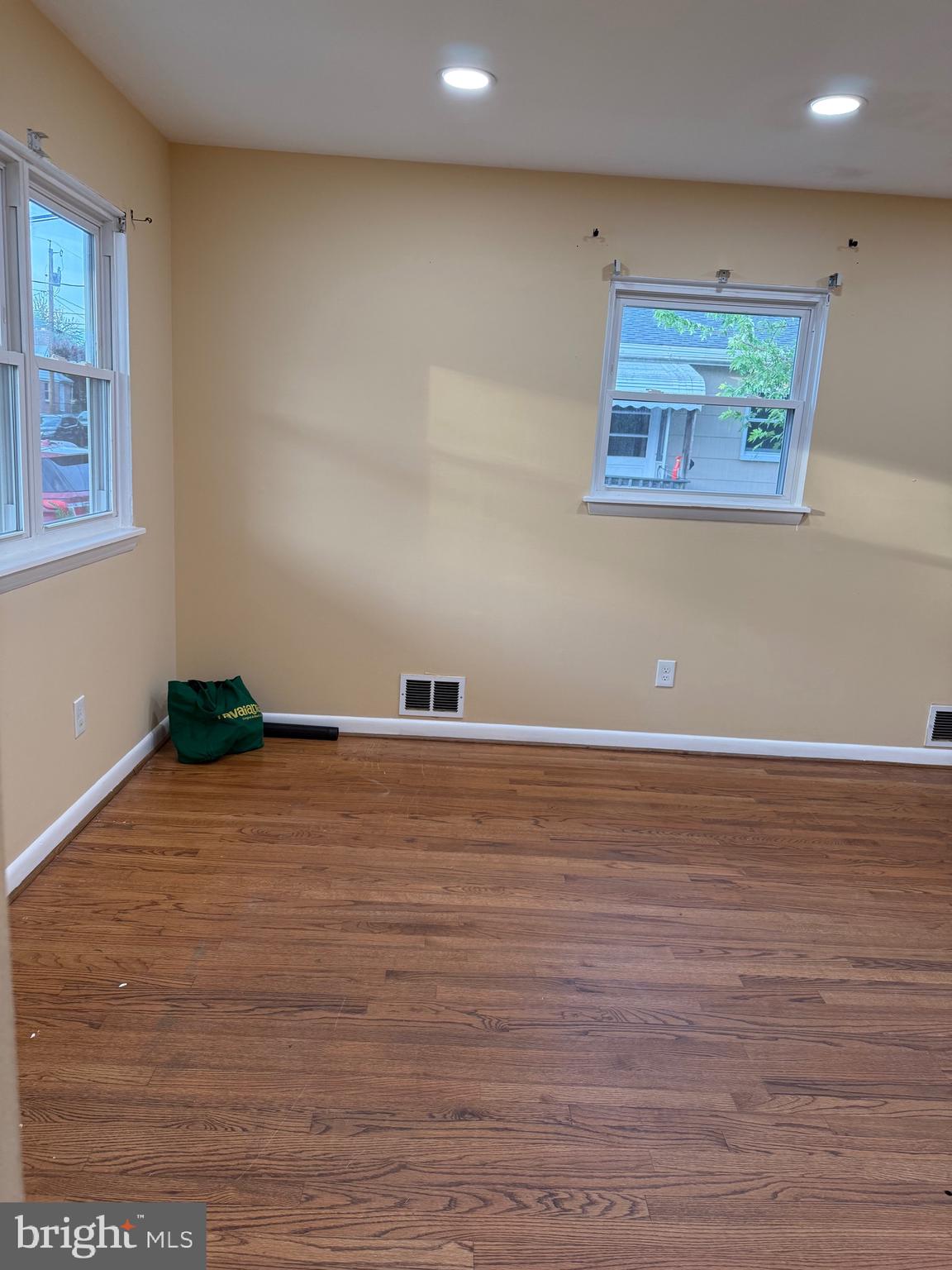 CATONSVILLE MANOR - Residential