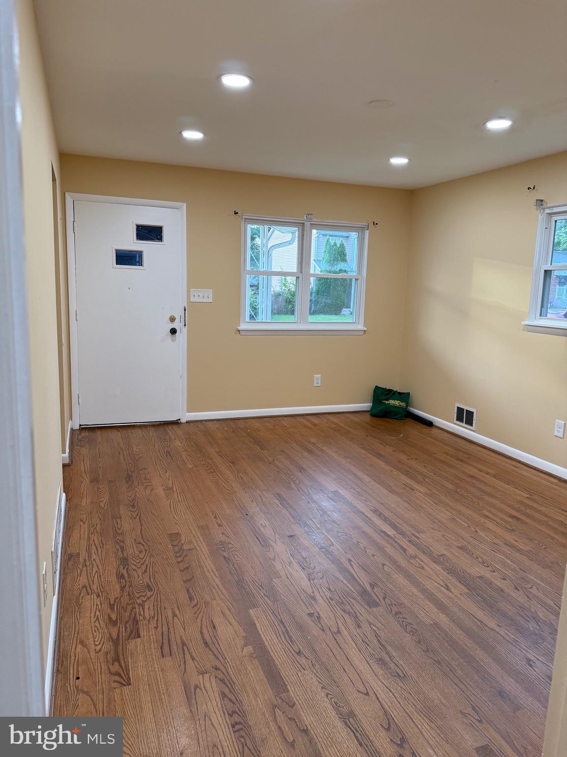 CATONSVILLE MANOR - Residential