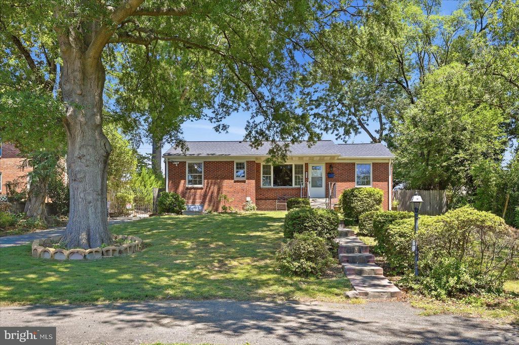Photo of 3112 Groveton Street, ALEXANDRIA, VA 22306 (MLS # VAFX2303960)