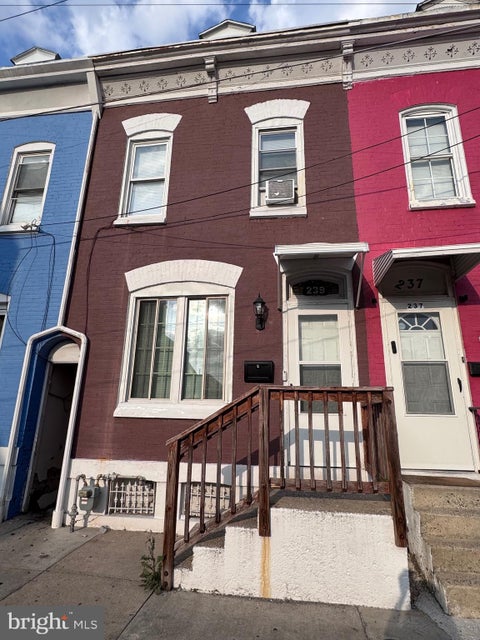 Townhouse For Sale - 239 Mulberry Street<br/> READING, PA 19604