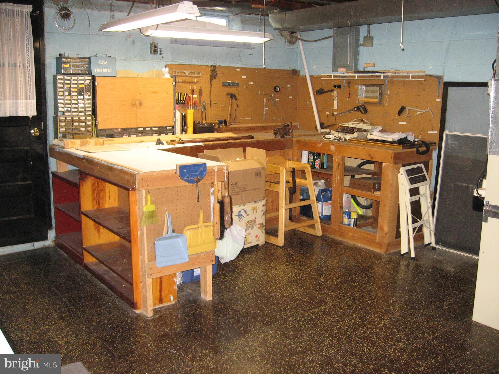 GRAY MANOR - Residential