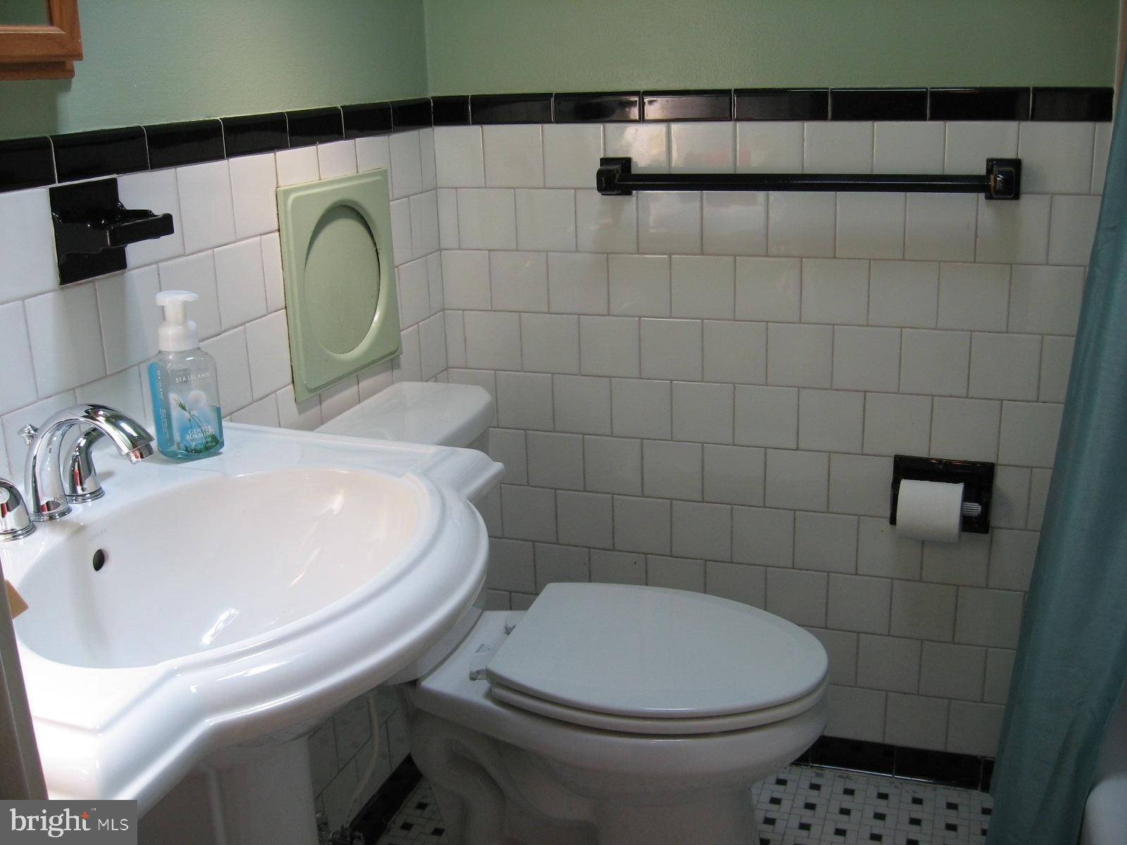 GRAY MANOR - Residential