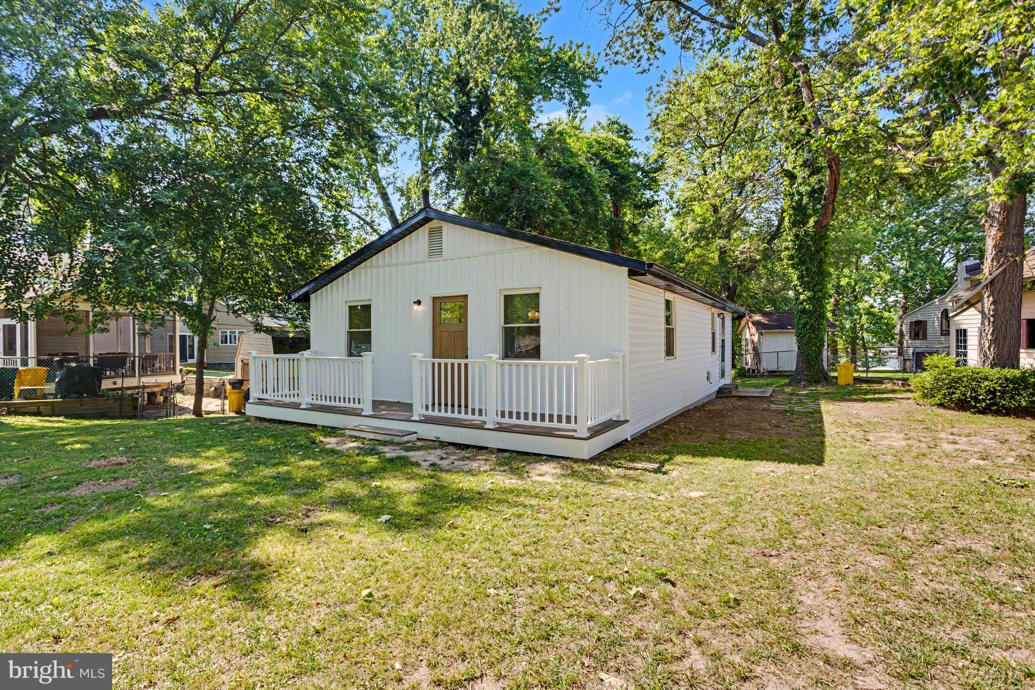 910 PIERPOINT DRIVE