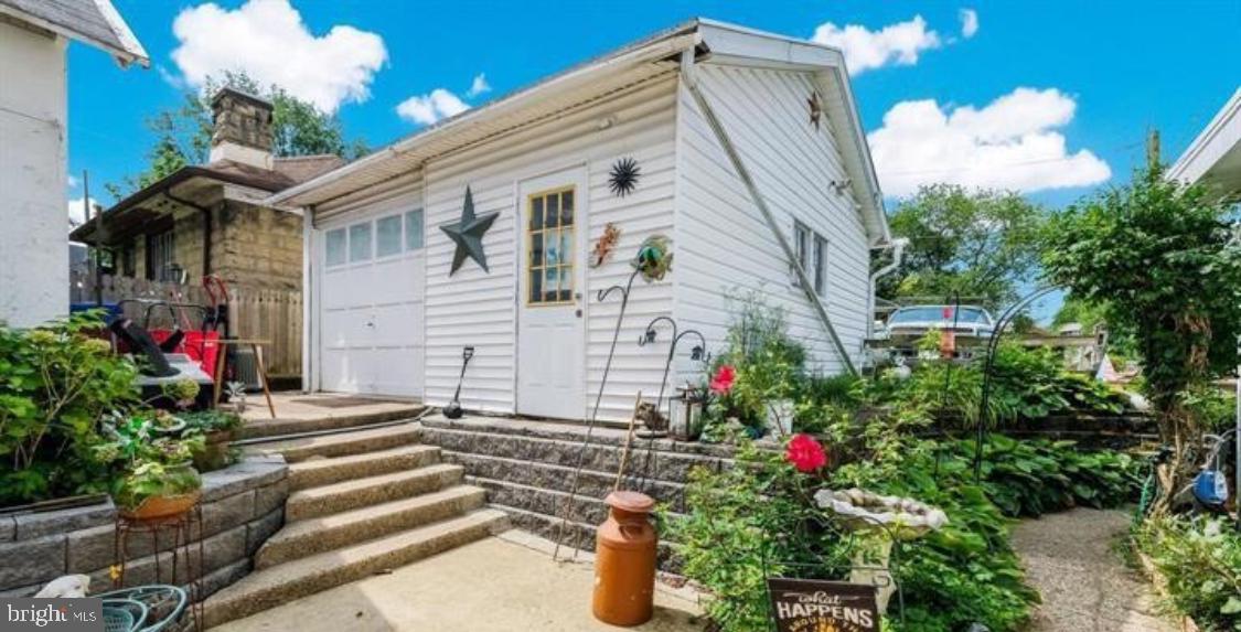 7301 CHESTNUT AVENUE GARAGE