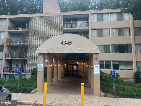 Photo of 4345 Ivymount Court #18, ANNANDALE, VA 22003 (MLS # VAFX2342134)