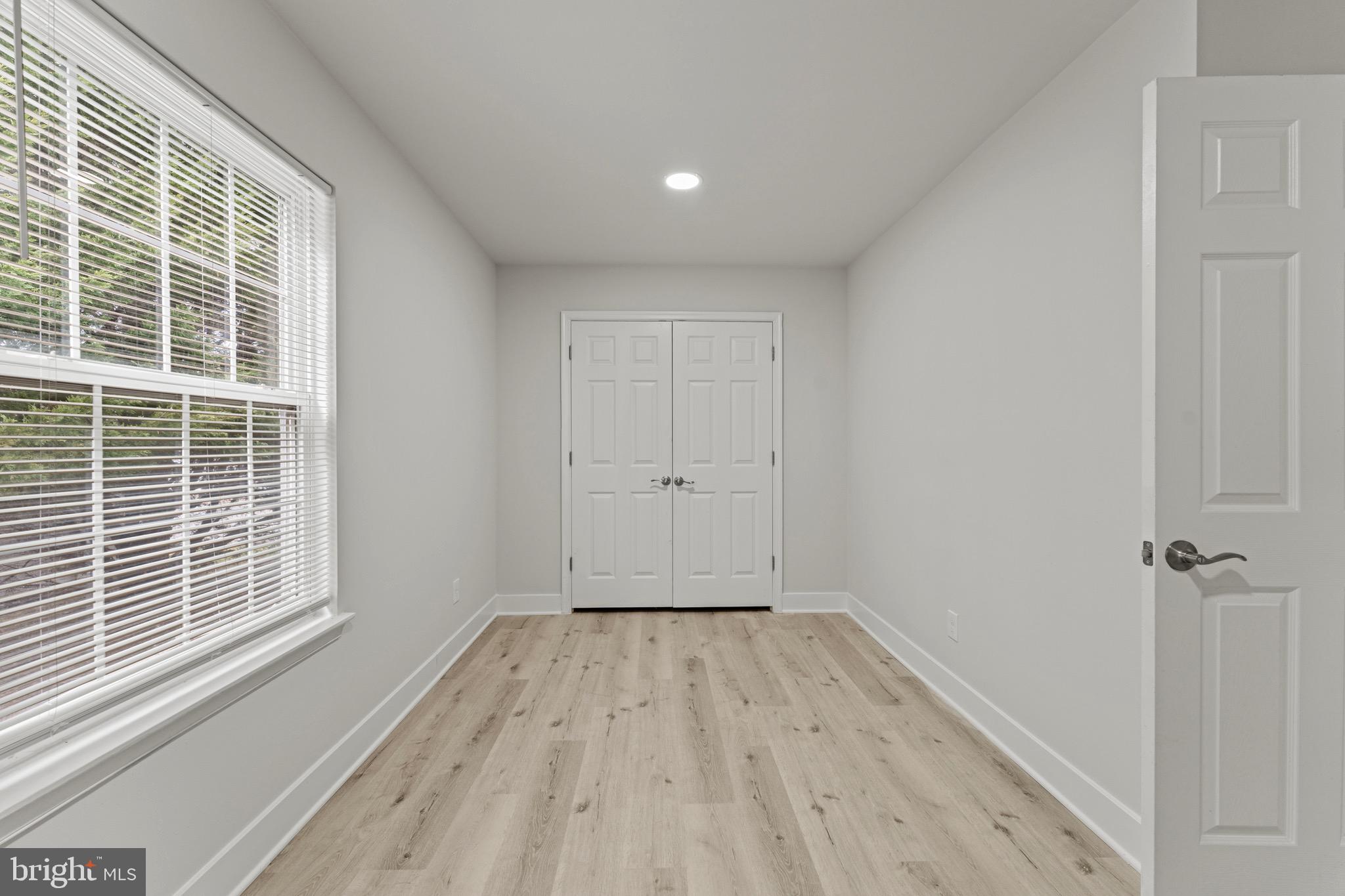 WINDSOR  MILL - Residential