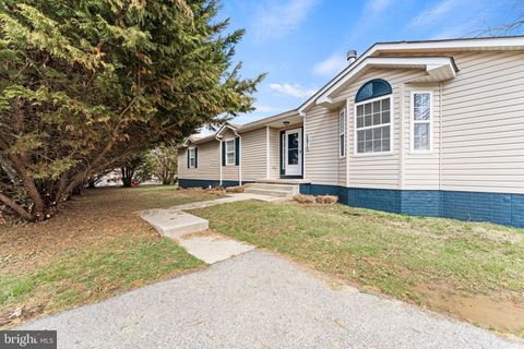 Homes For Sale - 2915 N Rolling Road<br/> WINDSOR MILL, MD 21244