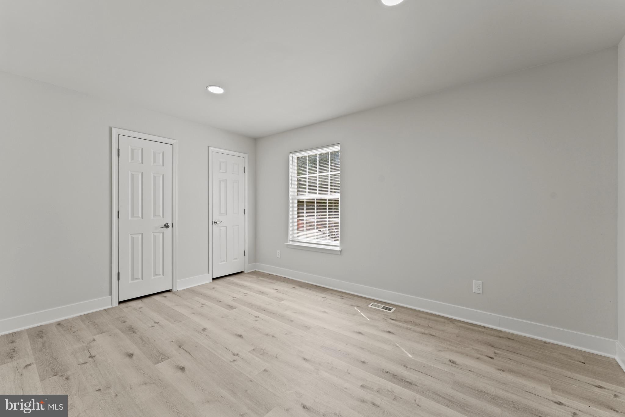 WINDSOR  MILL - Residential