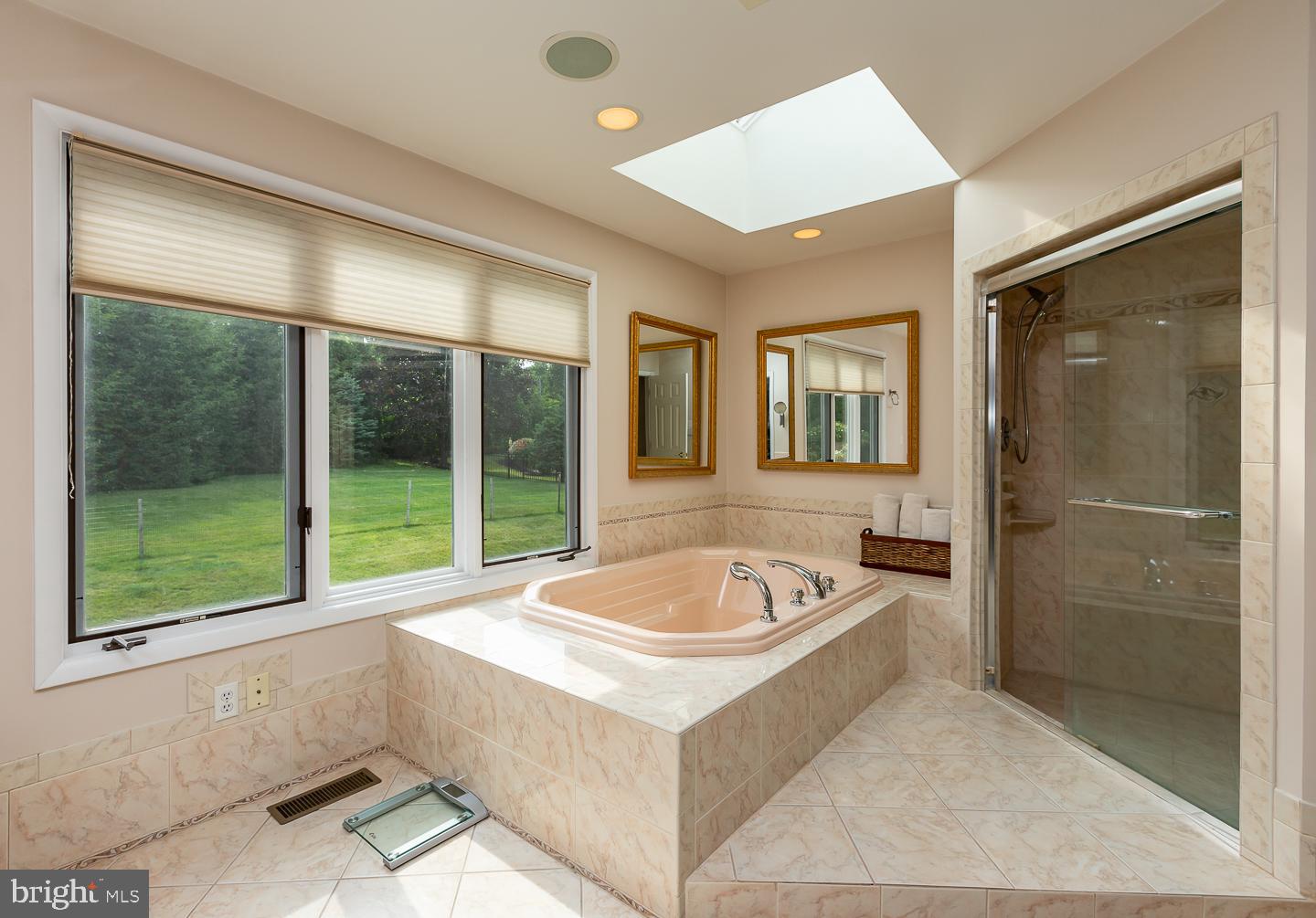 INDIAN CREEK - Residential