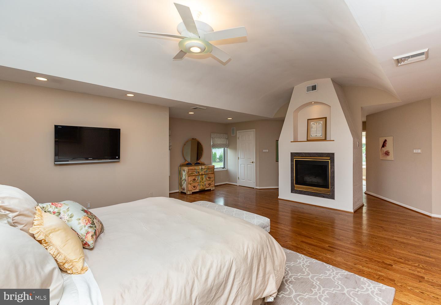 INDIAN CREEK - Residential