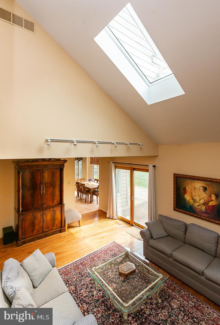 INDIAN CREEK - Residential