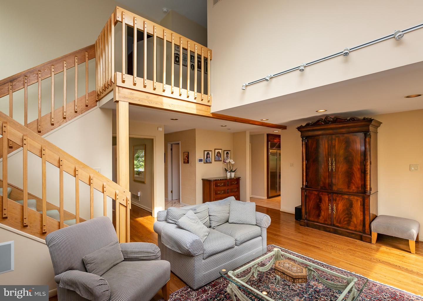 INDIAN CREEK - Residential