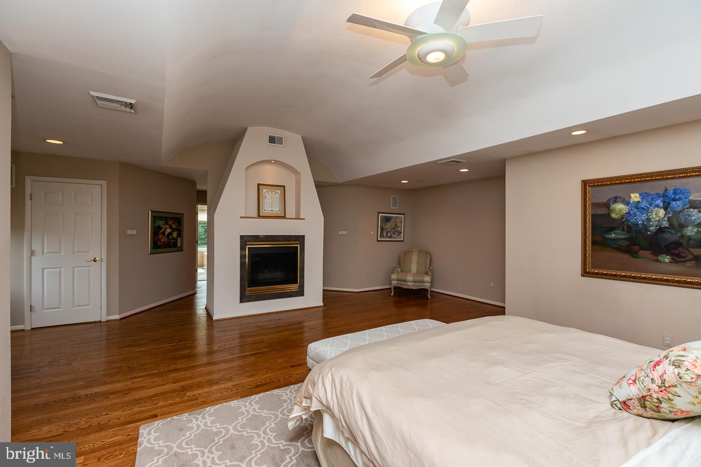 INDIAN CREEK - Residential