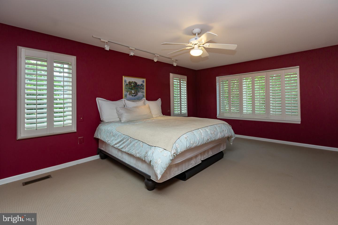 INDIAN CREEK - Residential