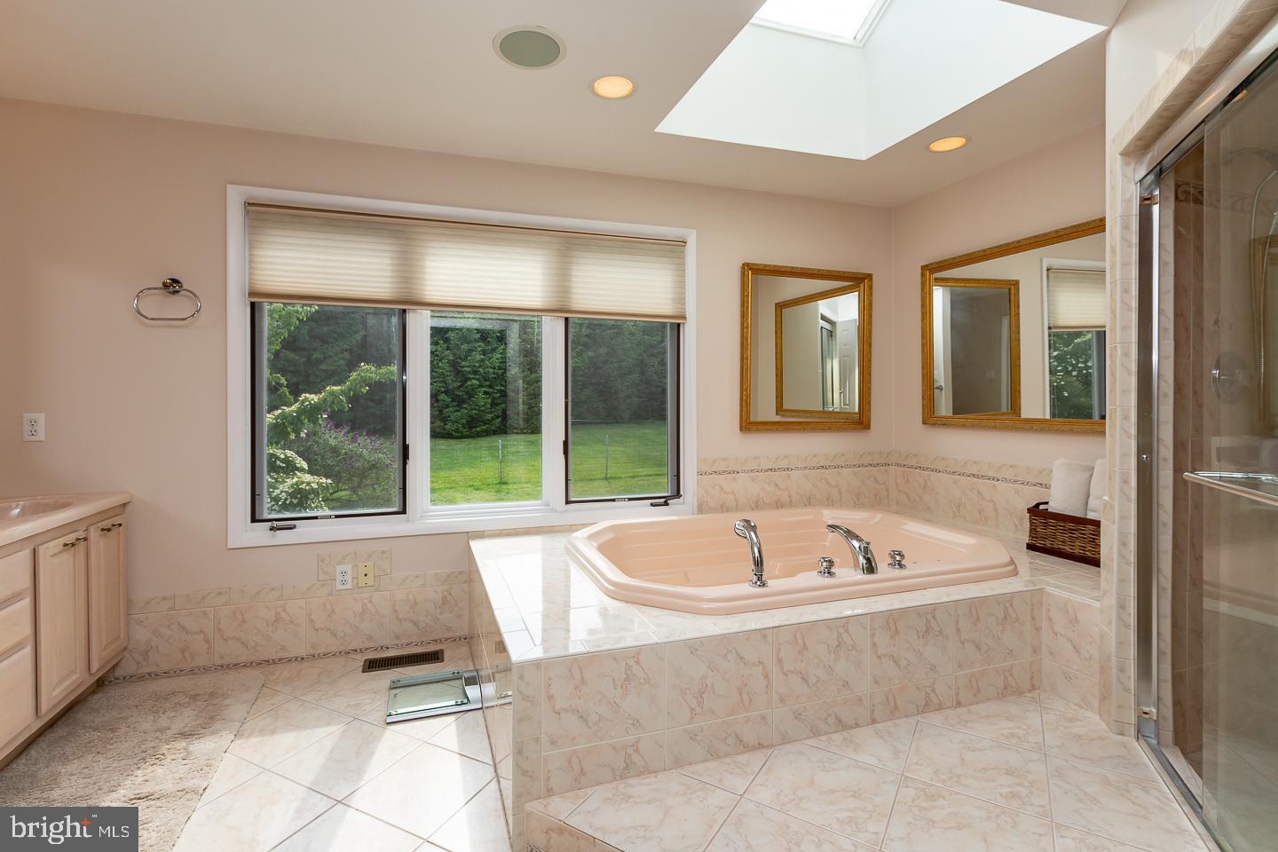 INDIAN CREEK - Residential