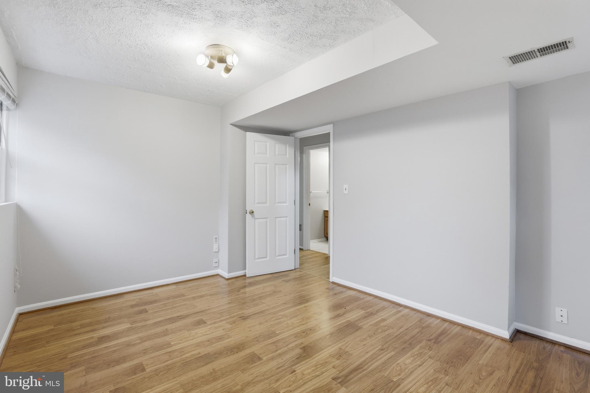 SOUTHAMPTON FOREST - Residential Lease