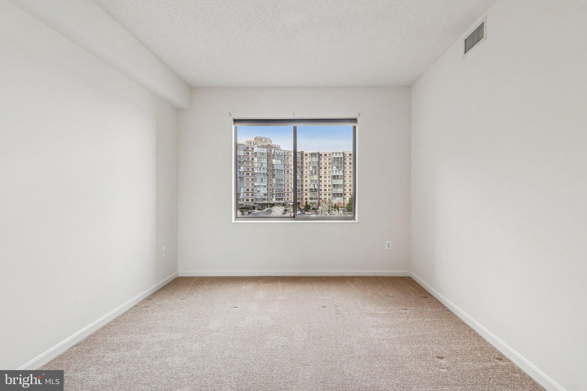 LANSDOWNE WOODS - Residential