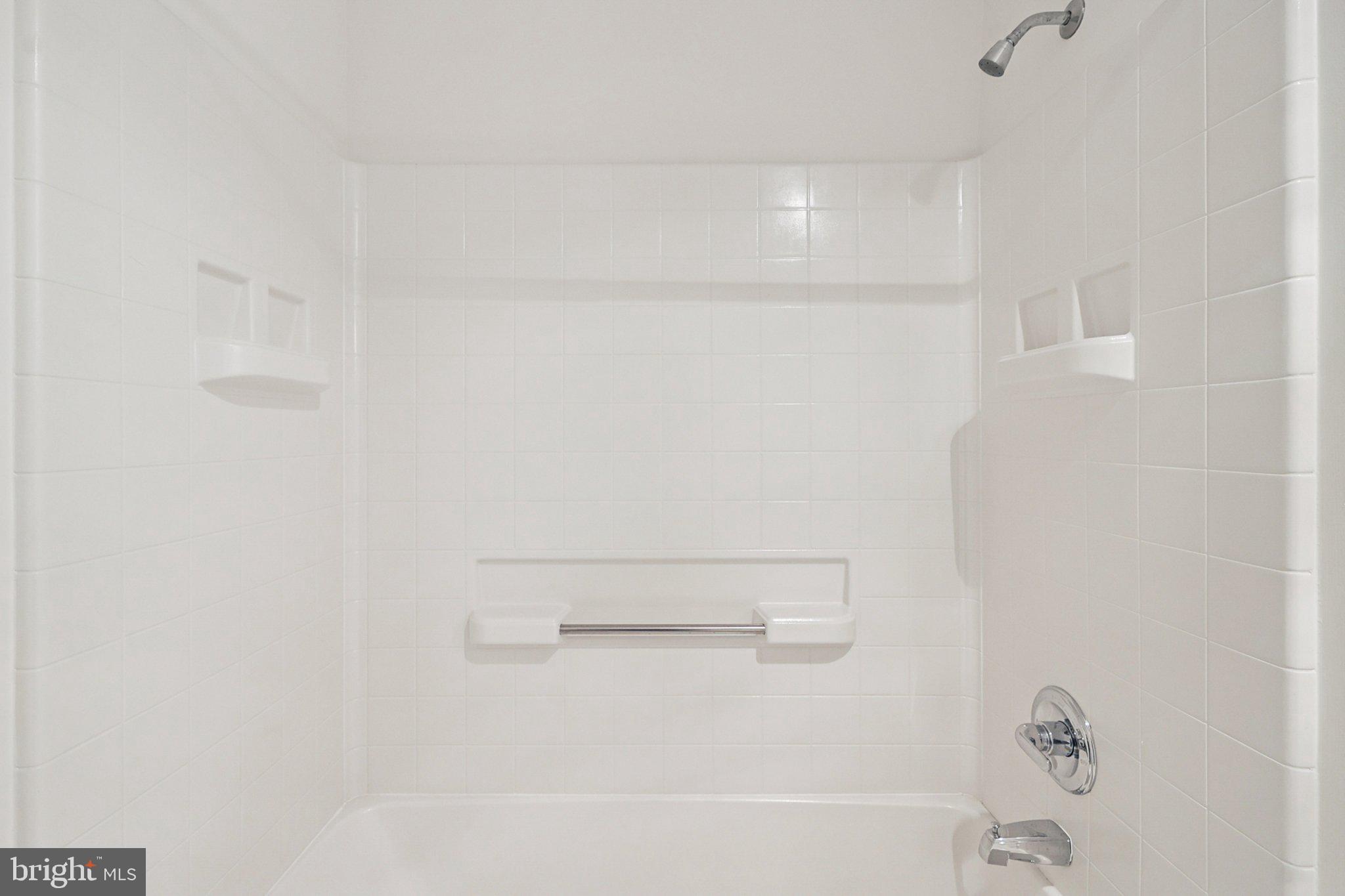 LANSDOWNE WOODS - Residential