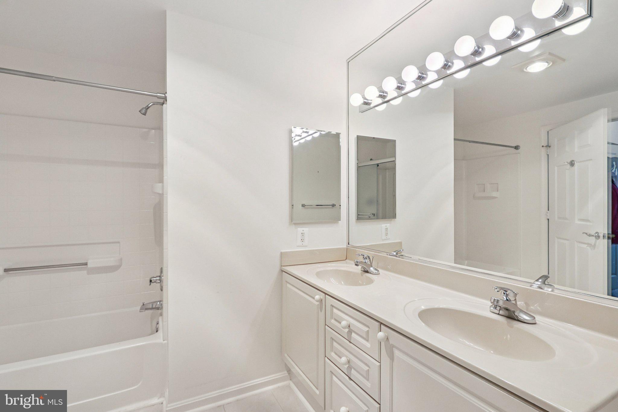 LANSDOWNE WOODS - Residential