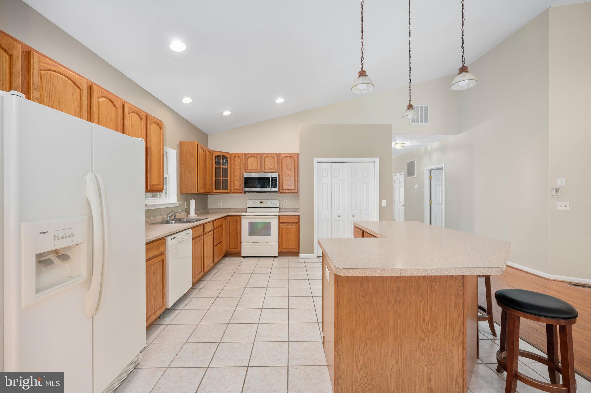 LAKE OF THE WOODS - Residential Lease