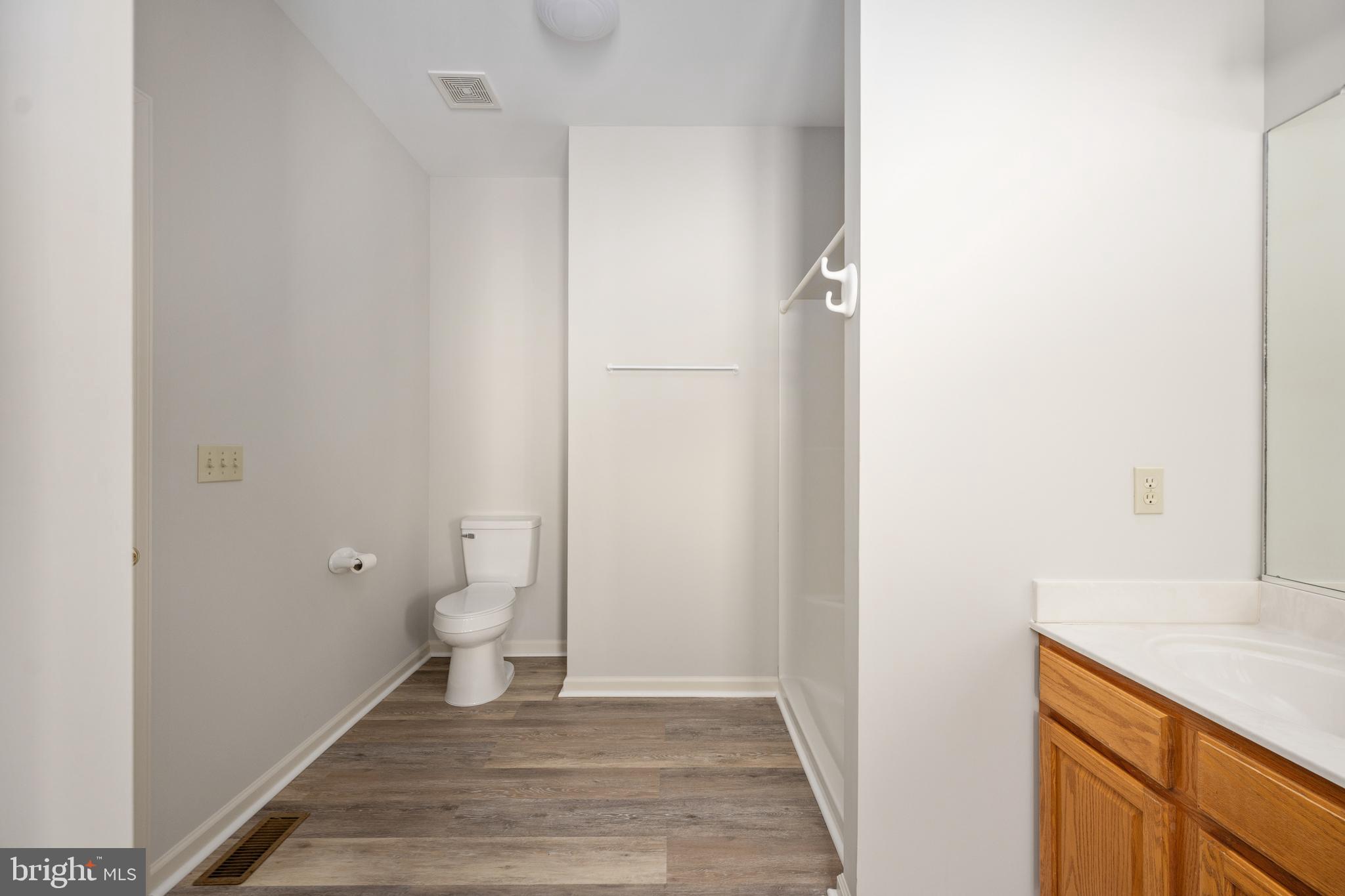 LAKE OF THE WOODS - Residential Lease